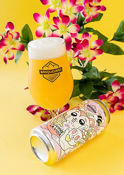 cerveza artesanal premium basqueland living la vida hazy IPA lata 440ml copa de cerveza