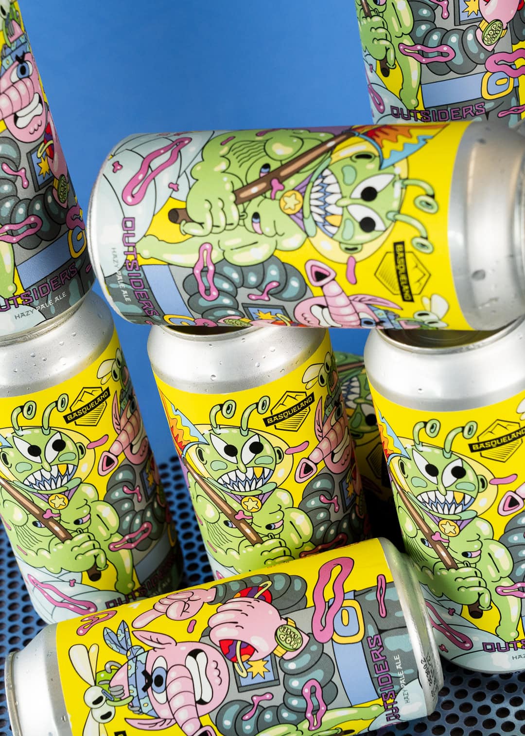 basqueland_cerveza_artesanal_outsiders_hazy_pale_ale_craft_beer_can_440ml_closeup cerveza artesanal basqueland outsiders hazy pale ale lata ilustración marcos navarro