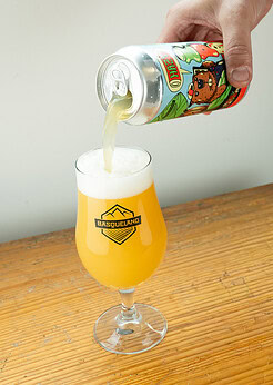 cerveza artesanal basqueland busy beavers hazy india pale ale lata ilustración marcos navarro